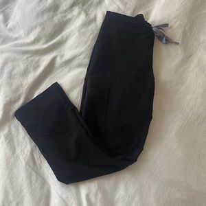 Figs Yola Scrub petite pants - black